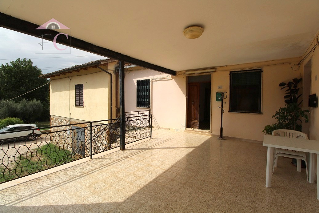 prima campagna-appartamento con taverna-giardino-vista panoramica  11.png